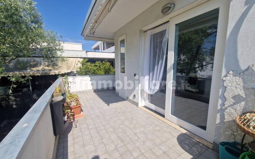 Trilocale via Colombarola 22, Centro, Sirmione — foto 24 di 38