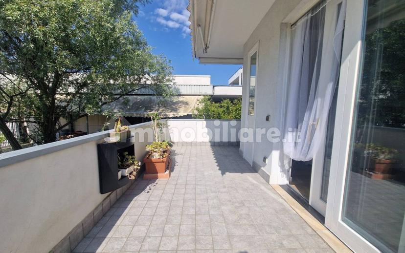 Trilocale via Colombarola 22, Centro, Sirmione — foto 37 di 38