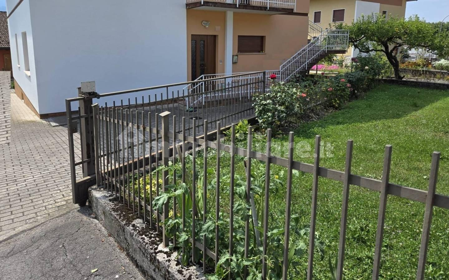 Trilocale via Santa Chiara 12, Centro, Belluno