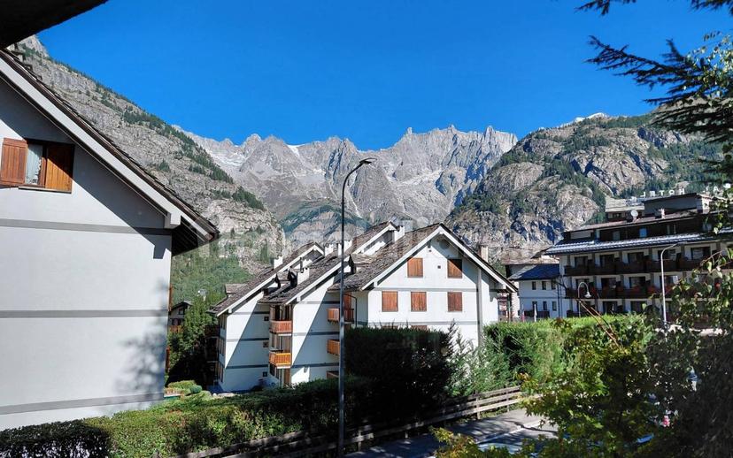 Trilocale via Regionale 5, Centro, Courmayeur — foto 3 di 30
