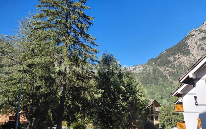 Trilocale via Regionale 5, Centro, Courmayeur — foto 5 di 30