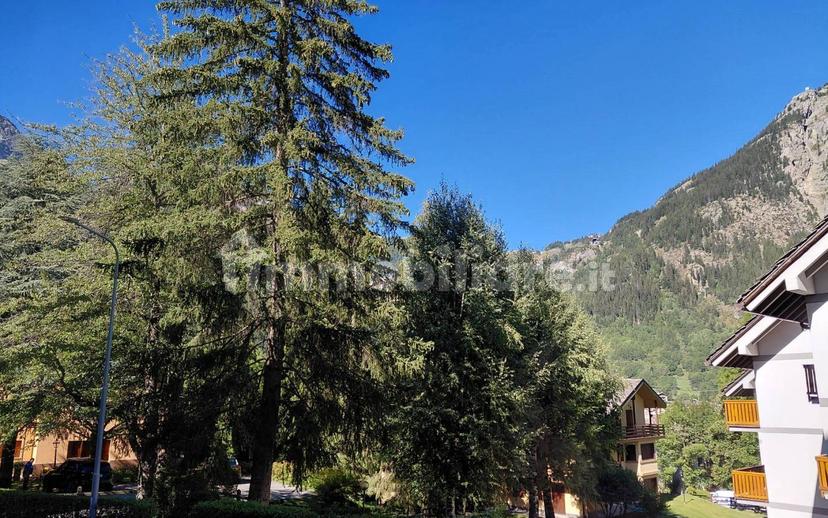 Trilocale via Regionale 5, Centro, Courmayeur — foto 27 di 30