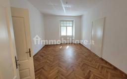 Trilocale ottimo stato, secondo piano, Centro, Merano