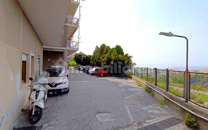 Quadrilocale via Carlo V 72, Centro Storico, Catanzaro — foto 33 di 49