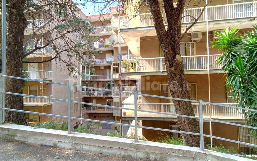 Quadrilocale via Carlo V 72, Centro Storico, Catanzaro — foto 43 di 49