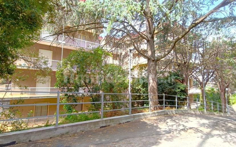 Quadrilocale via Carlo V 72, Centro Storico, Catanzaro — foto 23 di 49