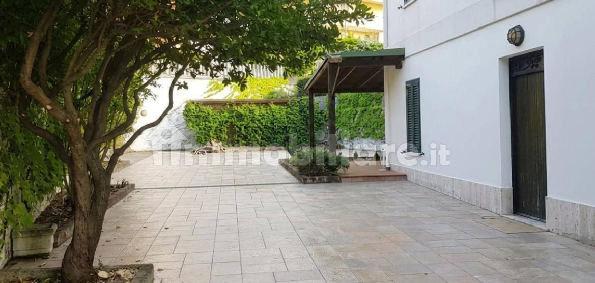 Villa bifamiliare via Staffieri 31, Centro, Cappelle sul Tavo