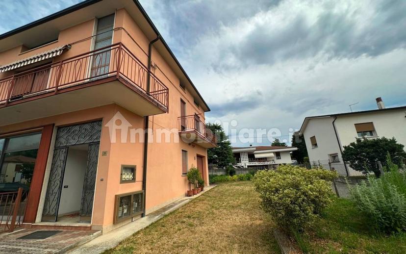 Quadrilocale via Giuseppe Garibaldi, Centro, Dueville — foto 12 di 33