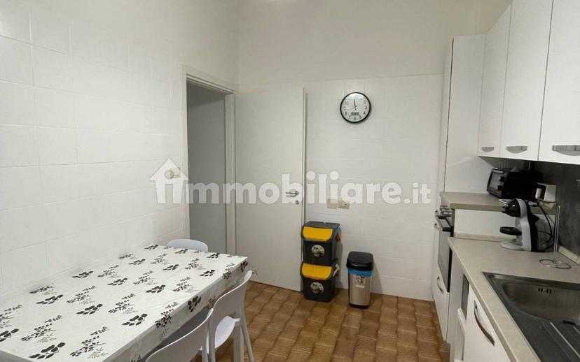 Stanza singola via Leon Battista Alberti 8, Genova — foto 5 di 10