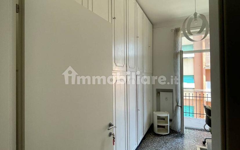 Stanza singola via Leon Battista Alberti 8, Genova — foto 3 di 10