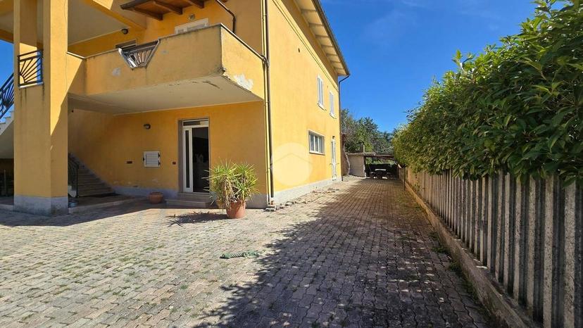 Quadrilocale via della spina 104, Colle San Tommaso, Madonna di Lugo, Spoleto — foto 2 di 42