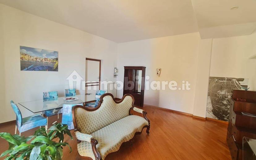 Quadrilocale via di Pozzuoli 108, Bagnoli, Napoli