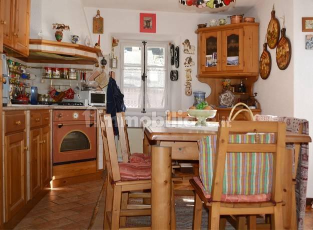 Trilocale ottimo stato, primo piano, Centro, Campodolcino — foto 18 di 24