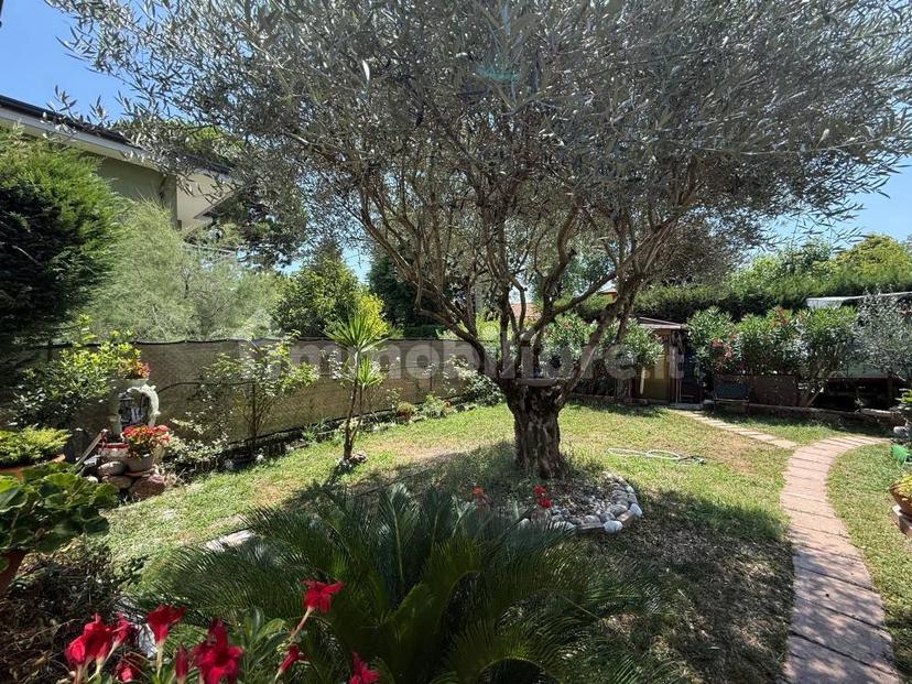 Bilocale via V. Mandelli 16, Ronco Briantino — foto 14 di 23
