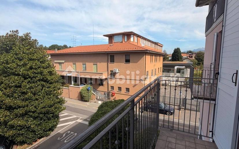 Trilocale via largo Caduti di Nassirya, 26, Centro, Olgiate Comasco — foto 3 di 12
