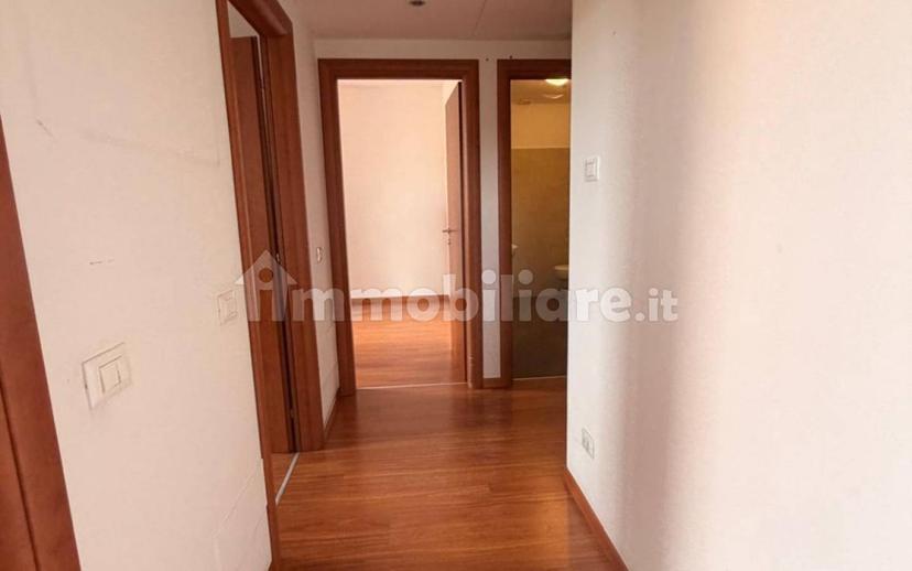 Trilocale via largo Caduti di Nassirya, 26, Centro, Olgiate Comasco — foto 5 di 12