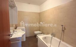 Trilocale via largo Caduti di Nassirya, 26, Centro, Olgiate Comasco
