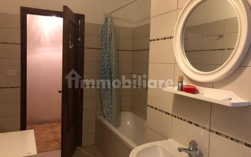 Stanza singola piazza San Luigi 7, Catania — foto 4 di 12