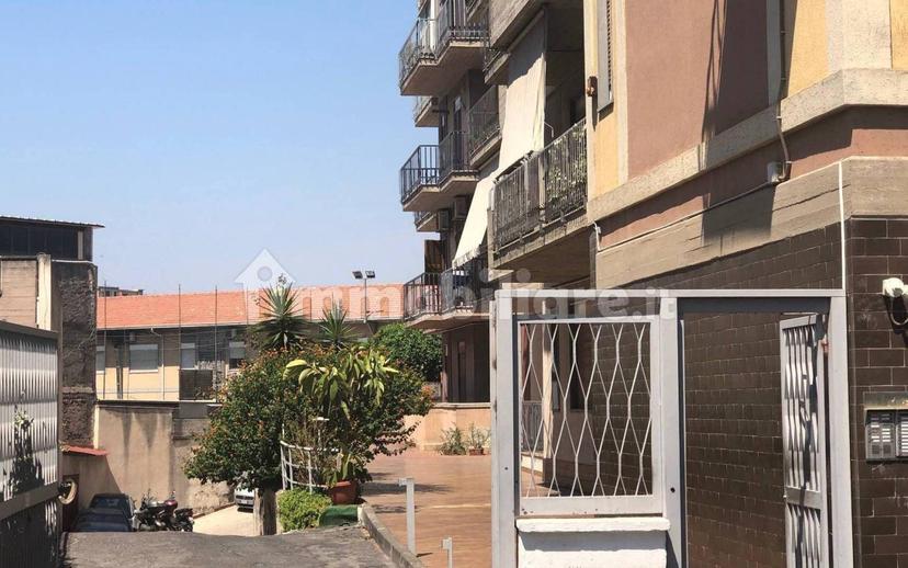 Stanza singola piazza San Luigi 7, Catania — foto 10 di 12