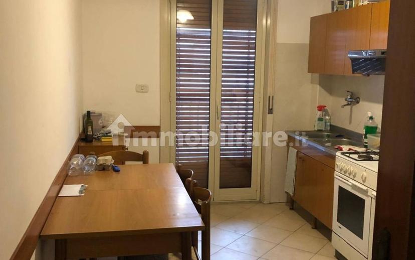 Stanza singola piazza San Luigi 7, Catania — foto 8 di 12