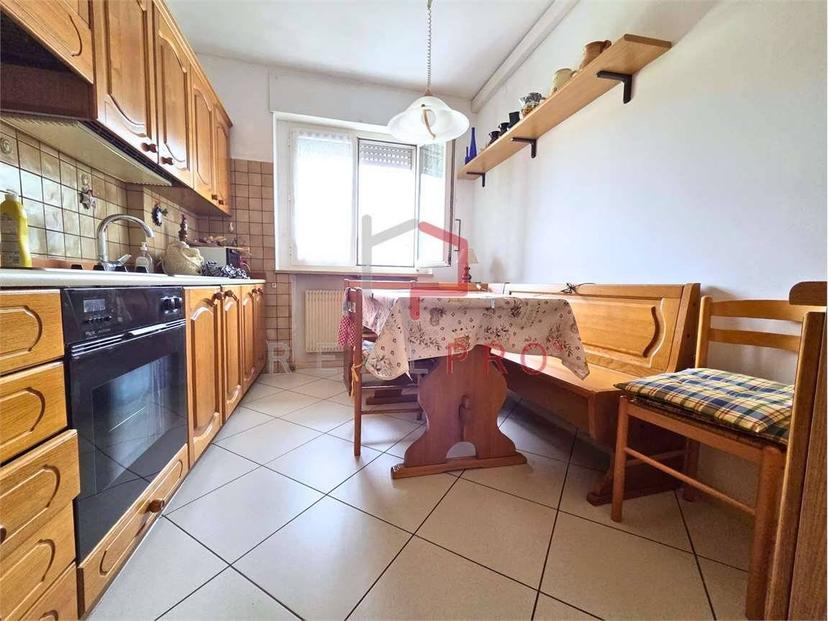 Trilocale buono stato, quarto piano, Don Bosco - Firmiano, Bolzano