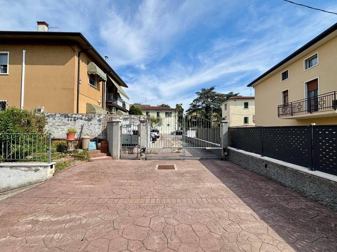Quadrilocale via Carrari, Centro, Sommacampagna