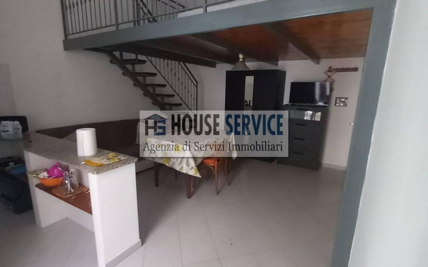 Bilocale buono stato, primo piano, Gaeta