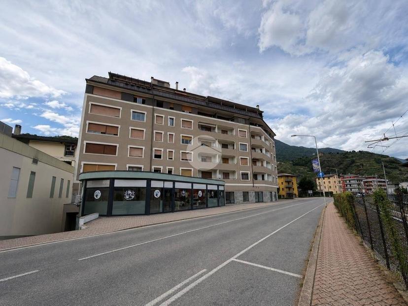 Trilocale via Stelvio 74, Centro, Sondrio