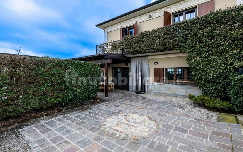 Villa unifamiliare via Balilla, Centro, Romano di Lombardia — foto 41 di 80