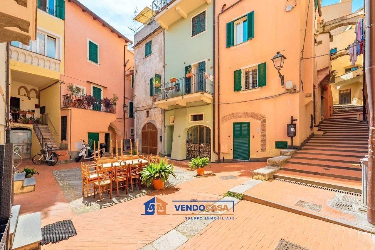 Bilocale Borgo Castello, Centro, Loano