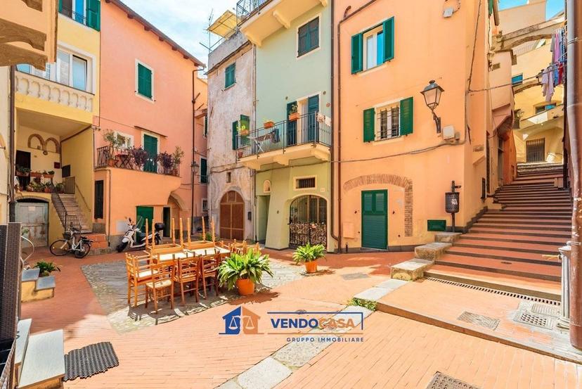 Bilocale Borgo Castello, Centro, Loano