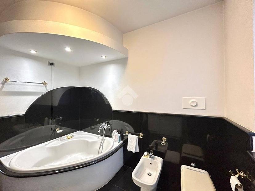 Villa unifamiliare viale L. Illica 102, Centro, Fiorenzuola d'Arda — foto 9 di 24