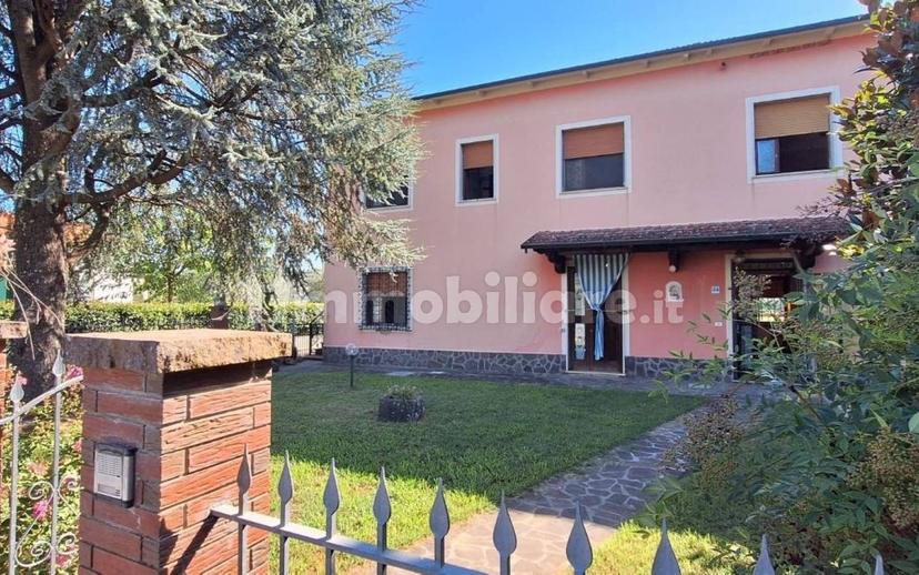Terratetto unifamiliare 175 m², buono stato, Camigliano, Capannori — foto 12 di 22