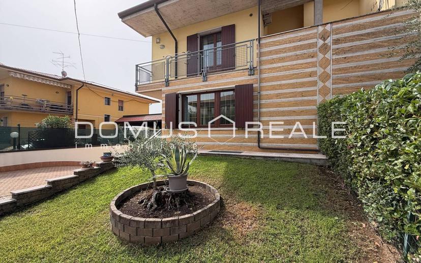 Villa bifamiliare via Giacomo Matteotti 12, Sandrà, Castelnuovo del Garda — foto 49 di 53