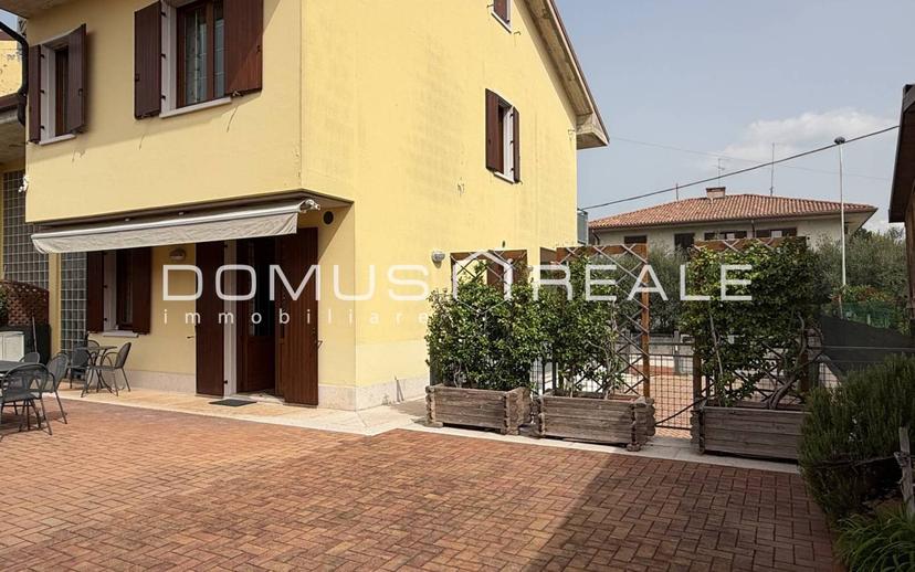 Villa bifamiliare via Giacomo Matteotti 12, Sandrà, Castelnuovo del Garda — foto 27 di 53
