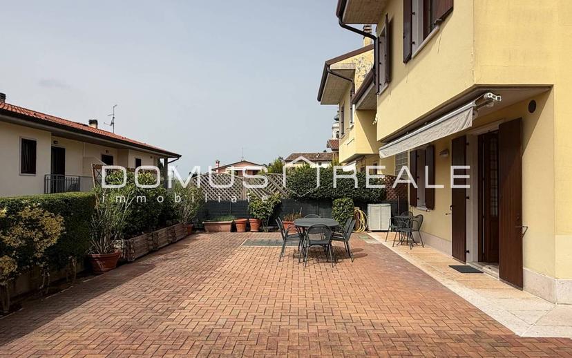Villa bifamiliare via Giacomo Matteotti 12, Sandrà, Castelnuovo del Garda — foto 11 di 53