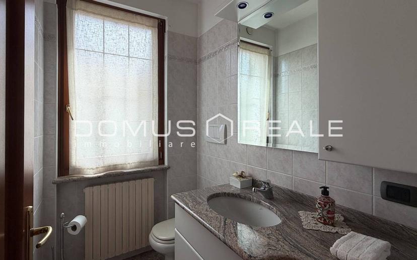 Villa bifamiliare via Giacomo Matteotti 12, Sandrà, Castelnuovo del Garda — foto 22 di 53