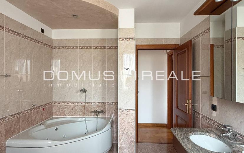 Villa bifamiliare via Giacomo Matteotti 12, Sandrà, Castelnuovo del Garda — foto 41 di 53