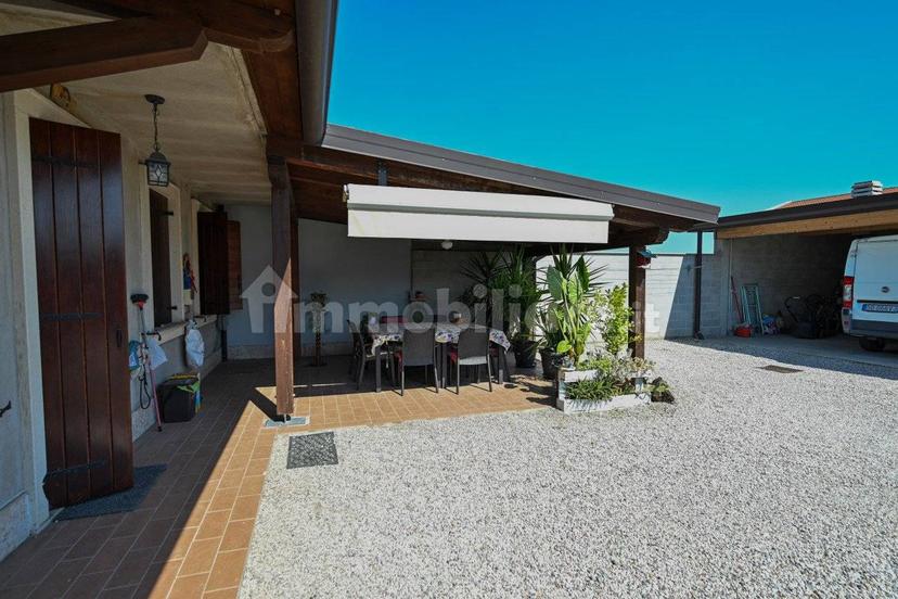 Villa bifamiliare via Scaiole, Raldon, San Giovanni Lupatoto — foto 11 di 13