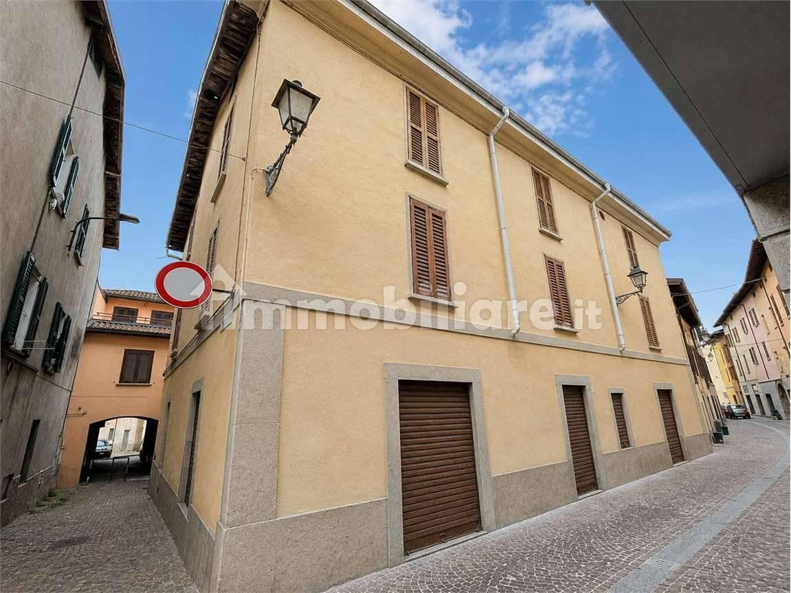 Trilocale vicolo Orti, 2, Centro, Oggiono