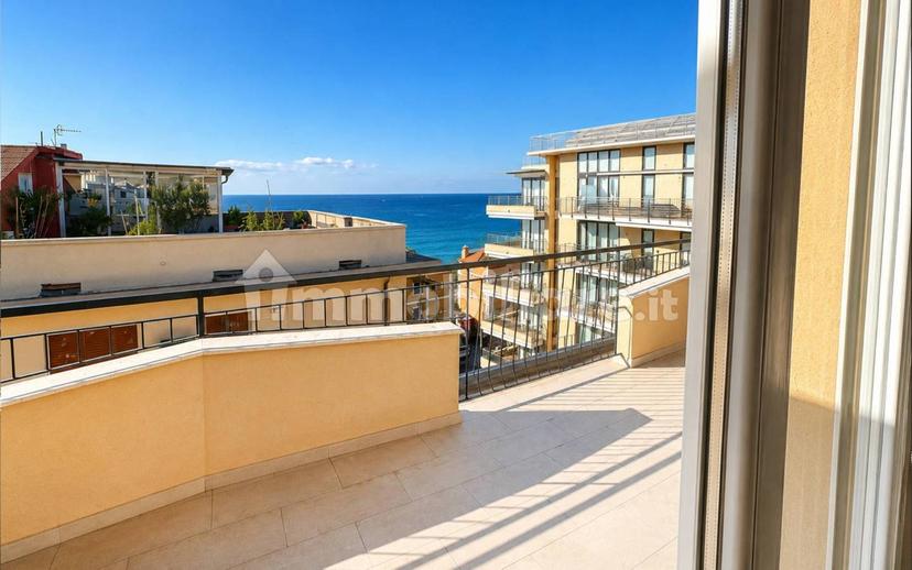 Attico via Como 33, Centro, Pietra Ligure — foto 21 di 31