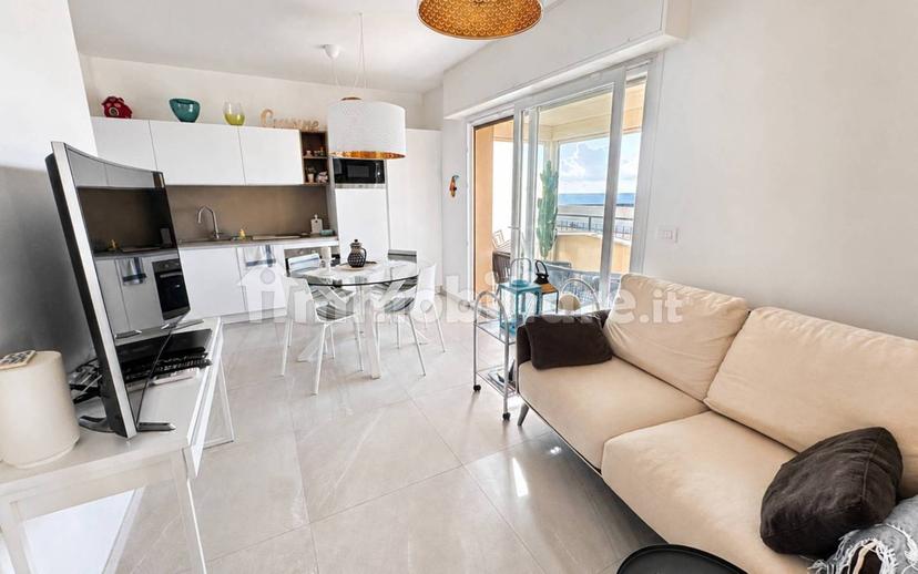 Attico via Como 33, Centro, Pietra Ligure — foto 6 di 31