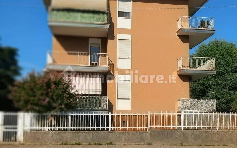 Trilocale via Cristoforo Colombo 44, Centro, Cantù