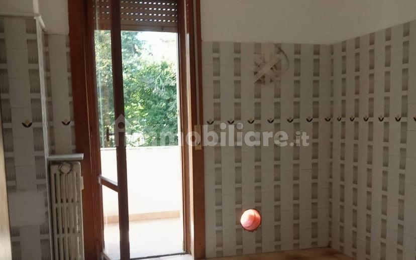 Trilocale via Cristoforo Colombo 44, Centro, Cantù — foto 7 di 10