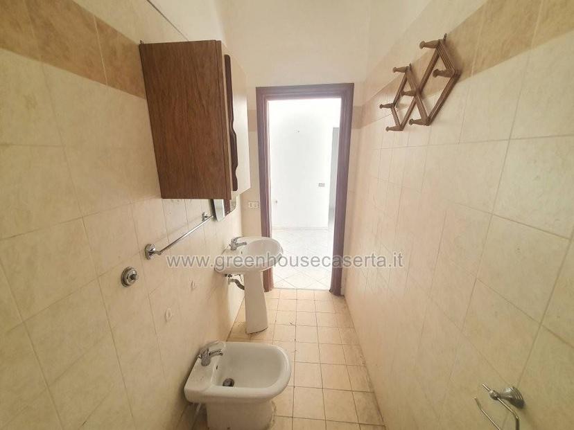 Trilocale via Cardinale Annibale da Ceccano 21, Centro Storico - Corso Trieste, Caserta — foto 31 di 40
