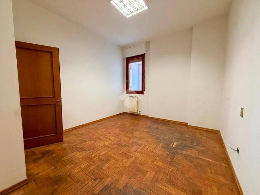 Quadrilocale via Piero della Francesca 22, Repubblica, Prato — foto 4 di 35