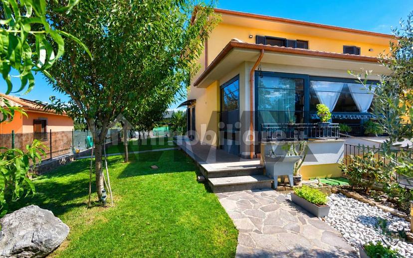Villa bifamiliare Strada Montecchio Scomparti 54, Capodimonte — foto 15 di 50