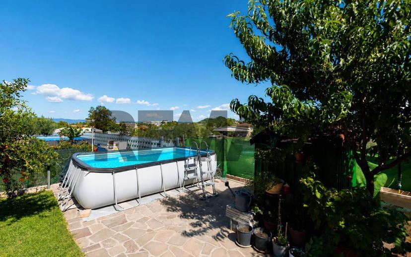 Villa bifamiliare Strada Montecchio Scomparti 54, Capodimonte — foto 2 di 50