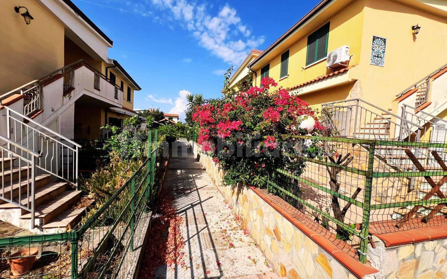 Villa a schiera viale Caravaggio, Baia del Carpino, Petrosa, Piano Grande, Scalea