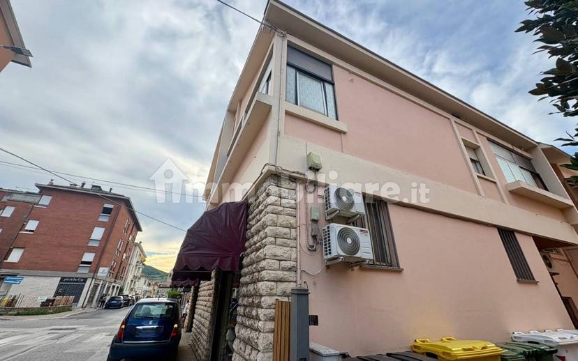 Appartamento via Petruio 10, Centro, Fabriano — foto 10 di 34